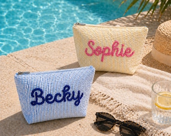 Benutzerdefinierte Seersucker Make-up Tasche Urlaub Reise Beutel Personalisierte Chenille Name Kulturtasche Kosmetik Geschenk für Sie Sommer Strand Tasche Organizer