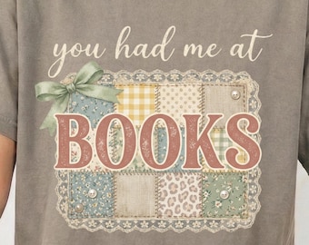 You Had Me At Books PNG, patchwork vintage Png livresque, chemise de lecteur, cadeau pour professeur de bibliothécaire, Png pour amateur de livres Cottagecore, téléchargement numérique