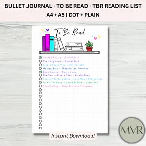 Peut inclure: Une page de carnet de notes imprimable intitulée To Be Read avec une illustration d'étagère, des livres colorés et une plante en pot. La page présente une grille à points avec une liste de titres de livres et d'auteurs, dont Heated Rivalry.