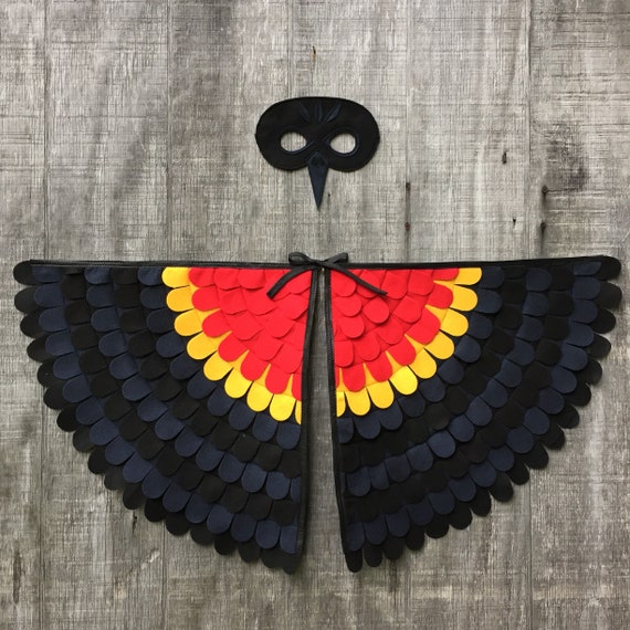 Costume De Carouge à épaulettes Rouge Aile Oiseau Noir Masque Et Ailes Costume Doiseau à La Main Arbre Vigne
