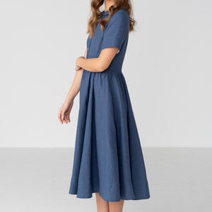 Vestido clássico de linho com gola Peter Pan e mangas curtas, azul luar. imagem 4