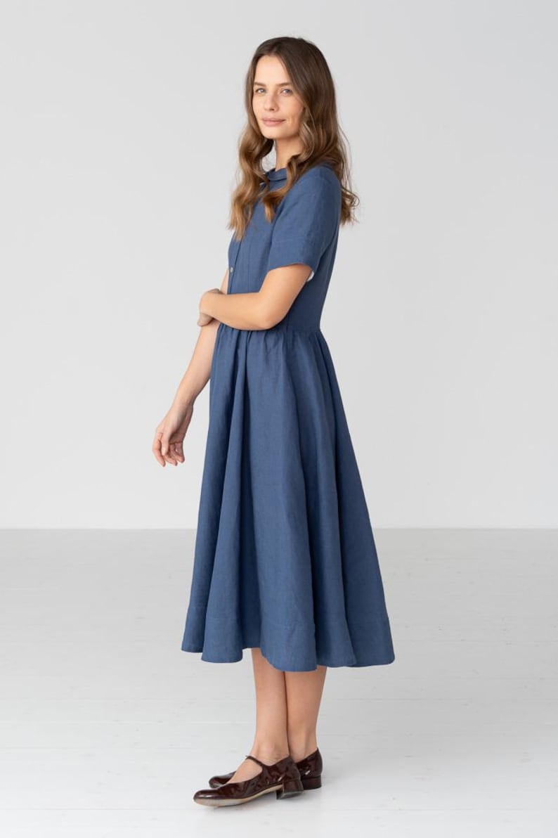 Vestido clássico de linho com gola Peter Pan e mangas curtas, azul luar. imagem 4