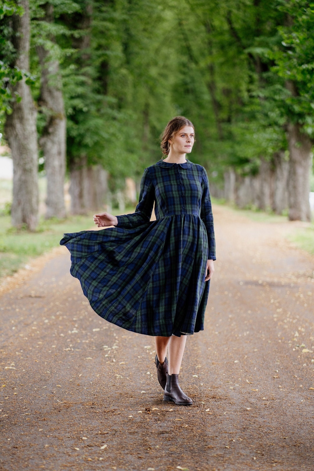 Short-sleeved plaid dress with fitted high-waist button decoration