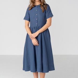 Vestido clássico de linho com gola Peter Pan e mangas curtas, azul luar. imagem 2