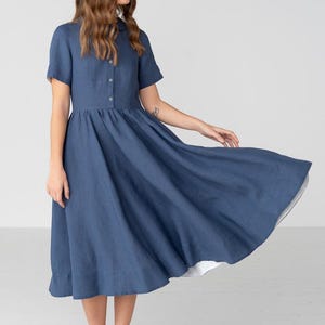 Vestido clássico de linho com gola Peter Pan e mangas curtas, azul luar. imagem 3