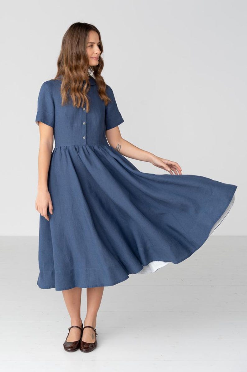 Vestido clássico de linho com gola Peter Pan e mangas curtas, azul luar. imagem 3