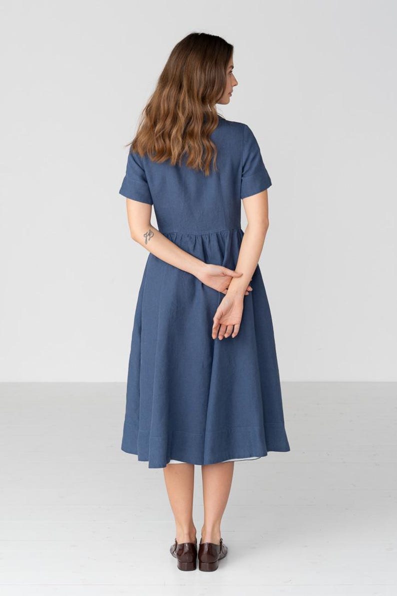 Vestido clássico de linho com gola Peter Pan e mangas curtas, azul luar. imagem 9