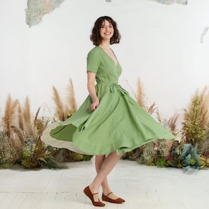LINNEN JURK VOOR DAMES | Groene wikkeljurk, halverwege de eeuw modern, jurk bruiloftsgast, linnen kleding, zomerjurk, middeleeuwse jurk met korte mouwen