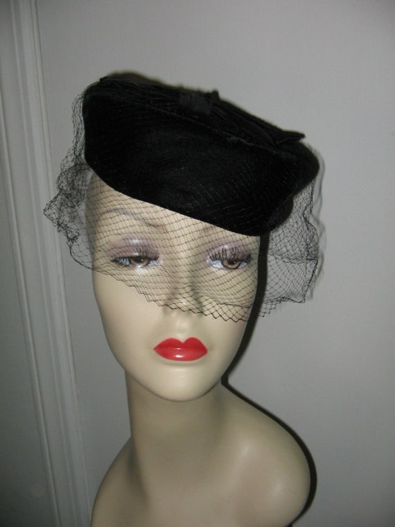 BLACK VELVET VEILED Hat, Pillbox Style, 1940's, 19
