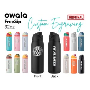 Botellas de agua aisladas Owala FreeSip de 946 ml (32 oz) / Botella sin BPA grabada con láser / Botella personalizada de acero inoxidable con pajita para deportes.