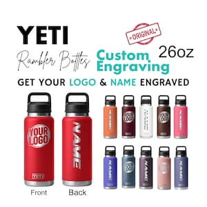 Puede incluir: Una colección de botellas YETI Rambler en varios colores, incluyendo rojo, naranja, blanco, marrón, rosa, azul y gris. Las botellas de 769 ml ofrecen grabado personalizado para logotipos y nombres. La imagen incluye el texto "GET YOUR LOGO & NAME ENGRAVED."