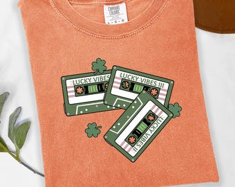 Camisetas, sudaderas y sudaderas con capucha del Día de San Patricio, diseño de cinta de casete en la parte delantera y trasera, San Patricio retro vintage, ropa irlandesa de la suerte.