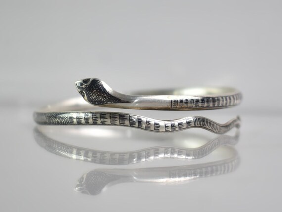 Niello Snake Bracelet – Antique Hallmarked Silver Serpent Bangle (1920s) 2.5in (6.4cm)