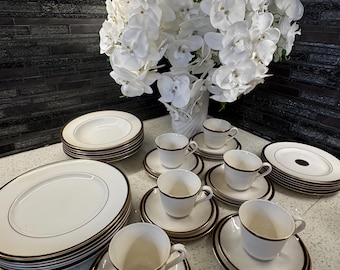 Royal Doulton New Romance – Oxford Black 36-piece dinner & tea set for 6 – Fine China