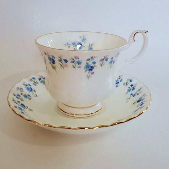 Royal albert teacup and cheap saucer