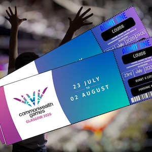 Könnte beinhalten: Zwei Tickets für die Commonwealth Games Glasgow 2026. Die Tickets haben ein blau-violettes Farbverlauf-Design mit den Veranstaltungsdaten vom 23. Juli bis 2. August. Die Tickets enthalten den Namen "Louise".