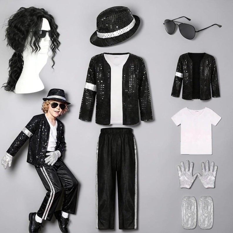 Puede incluir: Un conjunto de disfraz que incluye una chaqueta negra de lentejuelas con brazalete blanco, pantalones negros con rayas laterales plateadas, una camiseta blanca, un sombrero fedora negro de lentejuelas, gafas de aviador negras, una peluca negra, guantes de lentejuelas plateados y cubrezapatos plateados.