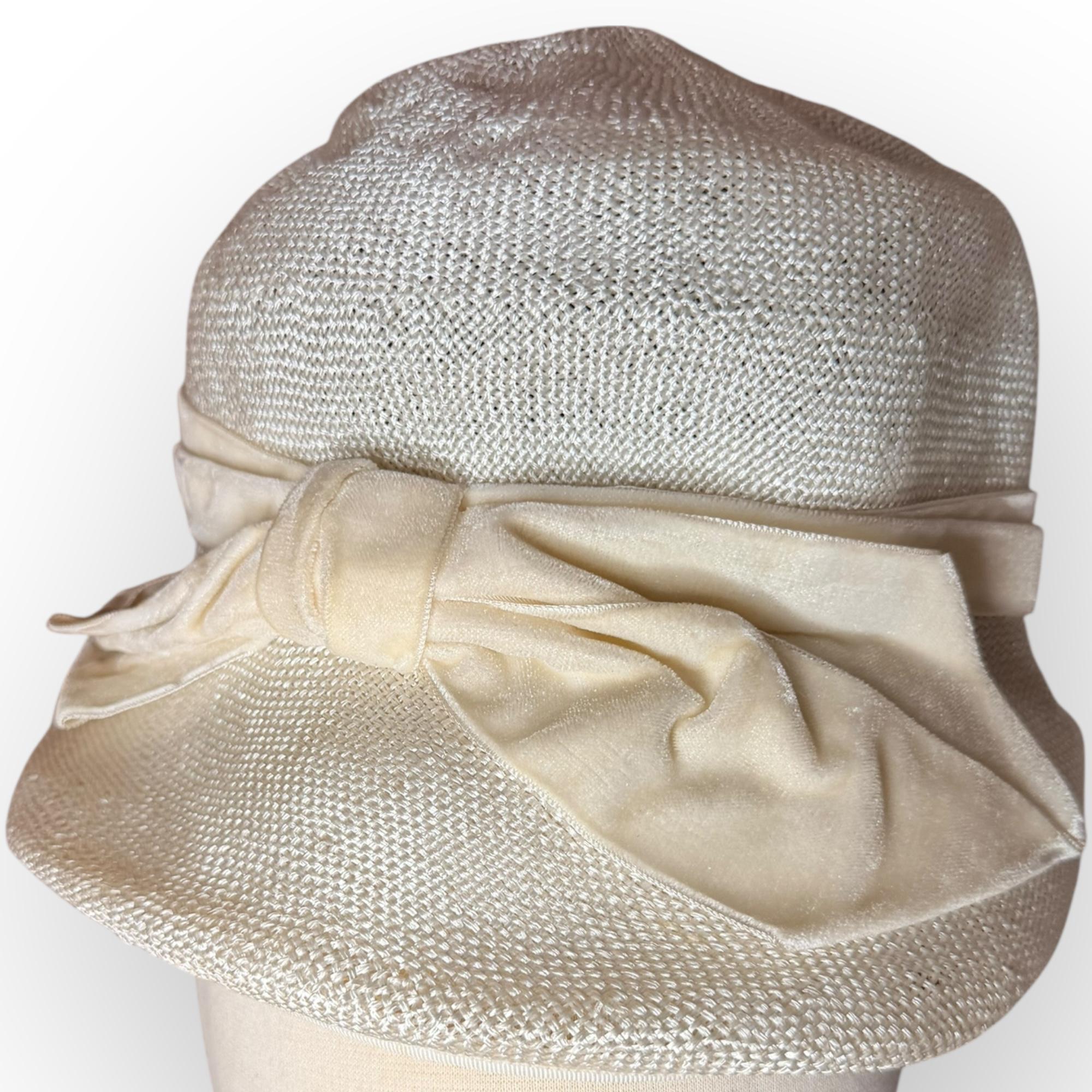 1950s Ivory Straw Cloche with Sculpted Velvet Bow – Midcentury Elegance image 2