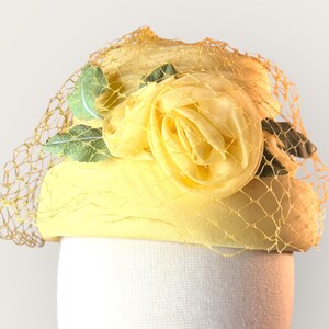 Vintage 1950s Lemon Yellow Pillbox Hat with Roses & Tulle Netting Union Made USA Vintage 1950s Lemon Yellow Pillbox Hat with Roses & Tulle  main image 4