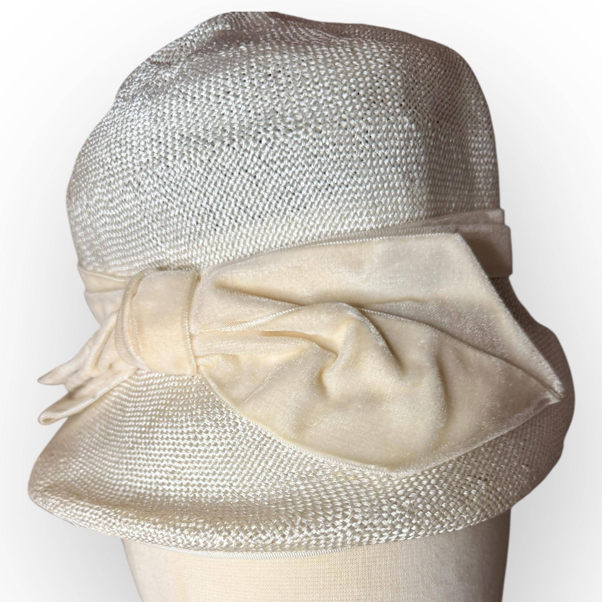 1950s Ivory Straw Cloche with Sculpted Velvet Bow – Midcentury Elegance image 4