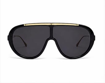 Gafas de sol negras extragrandes y elegantes
