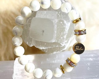 Mother of Pearl 8mm Beaded Luxury Bracelet with Rhinestone Accents – Elegant Elastic Stretch Jewelry for Women