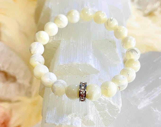 Mother of Pearl 8mm Beaded Jewelry Luxury Bracelet with Rhinestone Accents – Elegant Elastic Stretch Cord for Women