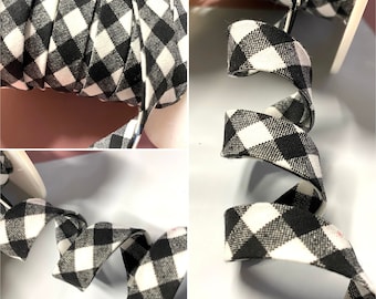 Nastro Buffalo Plaid Bias. Nastro di polarizzazione a plaid buffalo in bianco e nero. Pregiudizio di Holliday. Bias plaid di Natale. Holiday Plaid bias Tape. 3 iarde