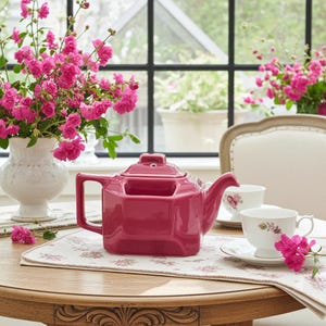 Tetera de cerámica rosa Hall China - T-Ball 3273 con soporte