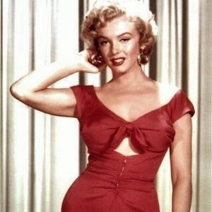1953 Marilyn&#39;s Niagara dress sewing pattern.