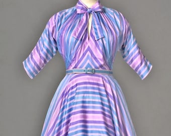 1950's halter neck Clair McCardell dress sewing pattern. Very flattering circle skirt.