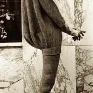 Pierre-Cardin 1958 cocoon jacket sewing pattern. Plain flat in the front and extra gathered in the back.
