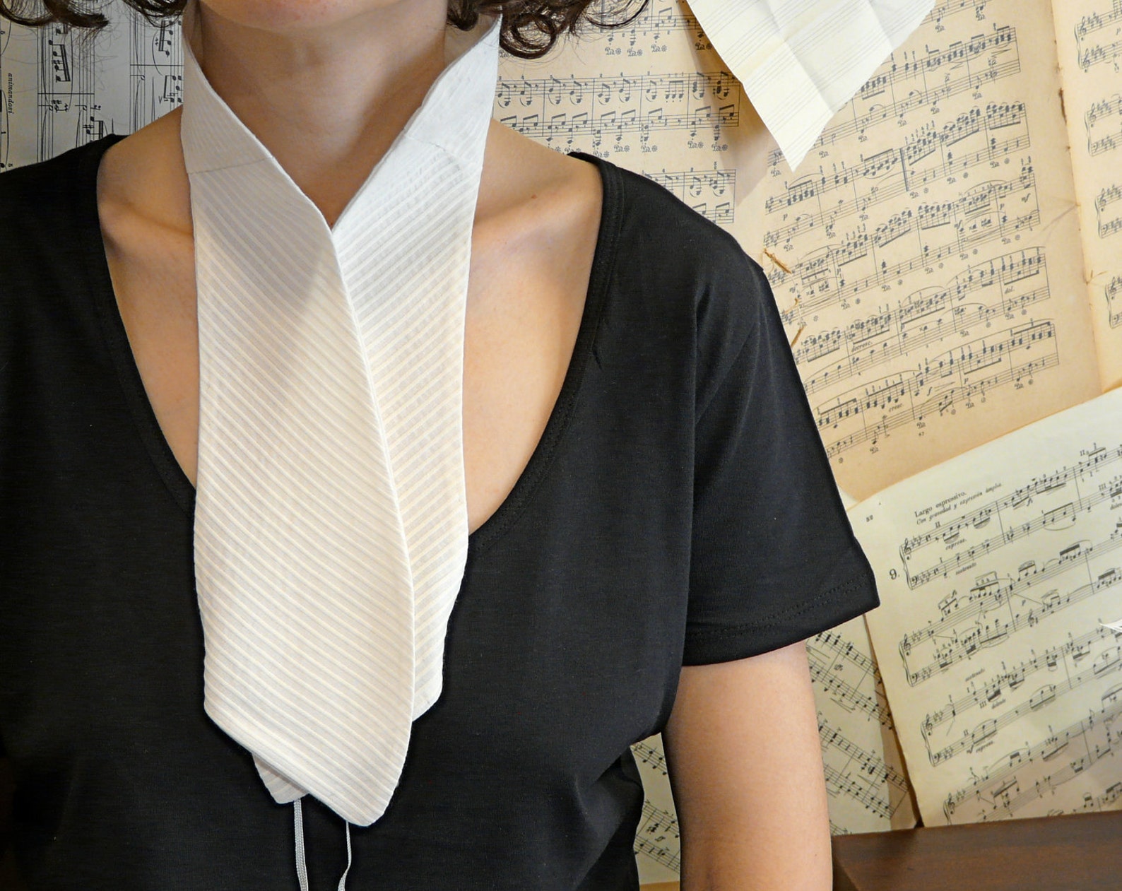 necktie collar