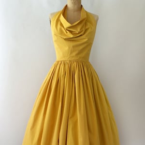 1950&#39;s halter draped neck Clair McCardell sunny dress sewing pattern. Very flattering circle skirt.
