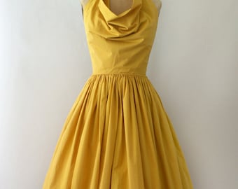 1950&#39;s halter draped neck Clair McCardell sunny dress sewing pattern. Very flattering circle skirt.