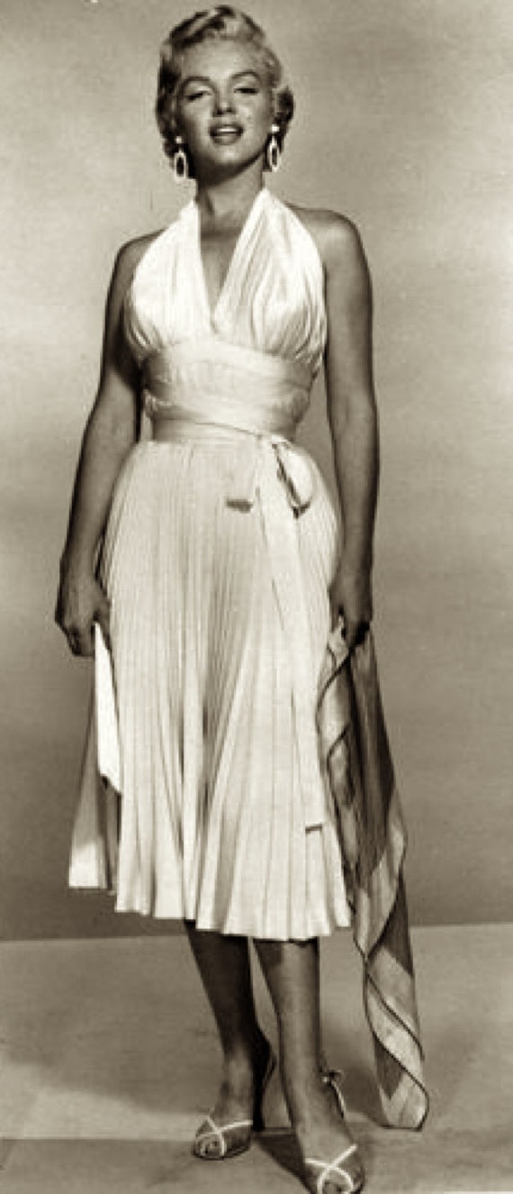 marilyn monroe halter dress pattern 1955 Marilyn Subway Sewing Pattern Dress. Halter Collar, Circle Skirt From  