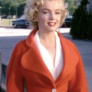 1950&#39;s Marilyn&#39;s short jacket, big lapel sewing pattern.