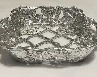 Vtg 1999 Arthur Court Casserole Dish Holder or Fruit Bowl Sandcast Aluminum