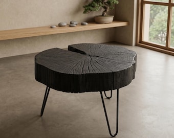 Mesita auxiliar de madera cruda carbonizada, mesa de centro Yakisugi, decoración de madera única, mesa pequeña artesanal hecha de madera quemada, disponible de inmediato.