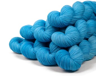 Mercury Fingering "Horizon" 100% Superwash Merino 4ply Hand Dyed Sock Yarn 438yds