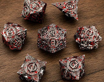 Set di dadi da gioco di carte in metallo, dadi poliedrici fantasy incisi, dadi pesanti per giochi di ruolo, regalo ideale per gli appassionati di giochi da tavolo.