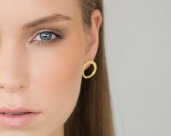 Petites boucles d'oreilles en or, boucles d'oreilles Gold Stud, boucles d'oreilles Gold Post, boucles d'oreilles Gold Circle, boucles d'oreilles minimales en or, boucles d'oreilles minimalistes, clous dorés