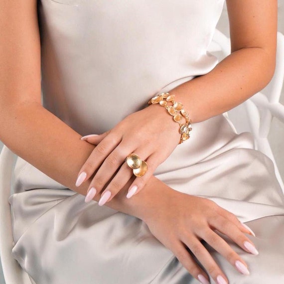 Gold Statement Ring with Shell Elements, Eye Catching Golden Boho Ring with Natural Elements, Amorph Statement Ring in Gold