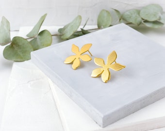 Gold Flower Stud Earring, Gold Flower Earring, Flower Post Earring, Minimal Stud Earring, Gold Post Earring, Gold Earring, Delicate Earring