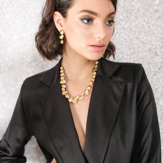 Statement Gold Short Necklace, Delicate Gold Necklace, Gold Shell Necklace, Modern Gold Necklace, Gold Necklace, Abstract Gold Necklace