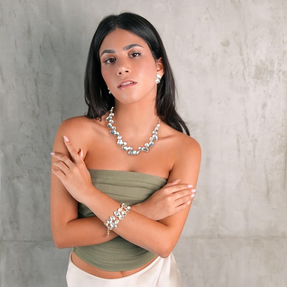 Silver Statement Necklace, Modern Short Silver Necklace for Women, Unique Silver Statement Piece, Sophisticated Silver Shell Like Necklace