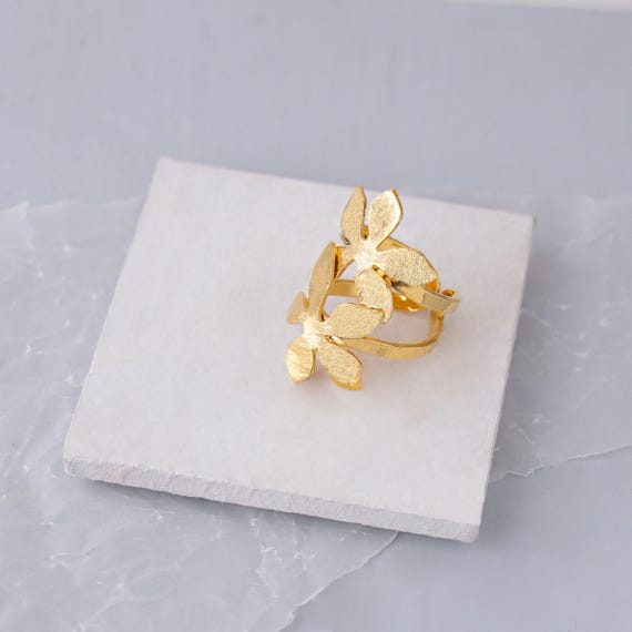 Large Statement Gold Flower Ring, Beautiful Golden Flowers Ring, Adjustable Gold Floral Ring, Flower Silhouette Gold Adjustable Ring