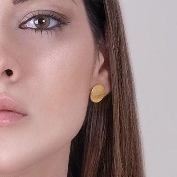 Gold Coin Clip-On Earrings, Small Clip On Gold Earring for Women, Earrings for Non-Pierced Ears, Gold Clip Earrings, Modern Circle Earrings