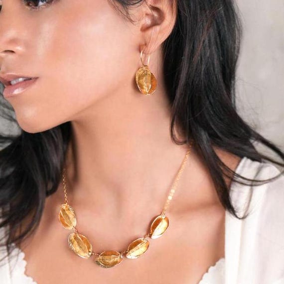Short Gold Sophisticated Necklace, Organic Golden Link Necklace, Beautiful Gold Bib Necklace Chain, Delicate Short Gold Necklace for Women