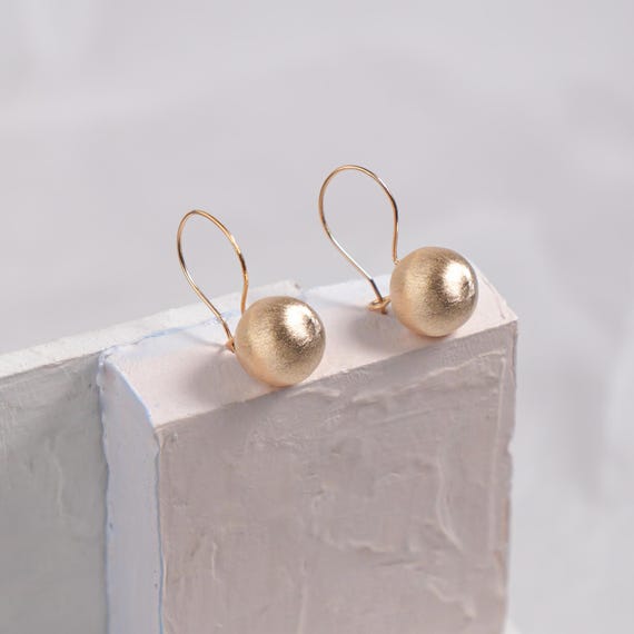 Golden Sphere Earring, Ball Earring in Gold, Minimalist Globe Ear Wires, Dangling Golden Earring, Elegant Dangling Earring, Wire Orb Earring